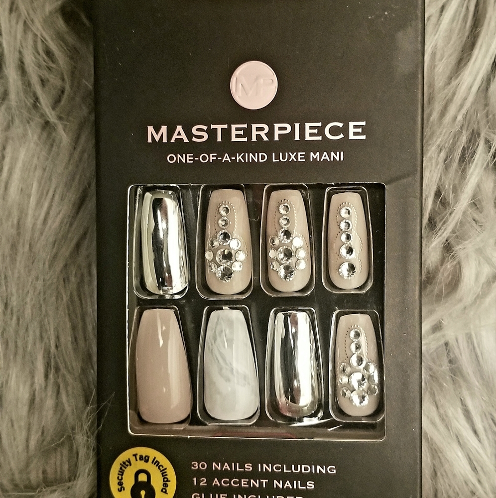 Kiss nails